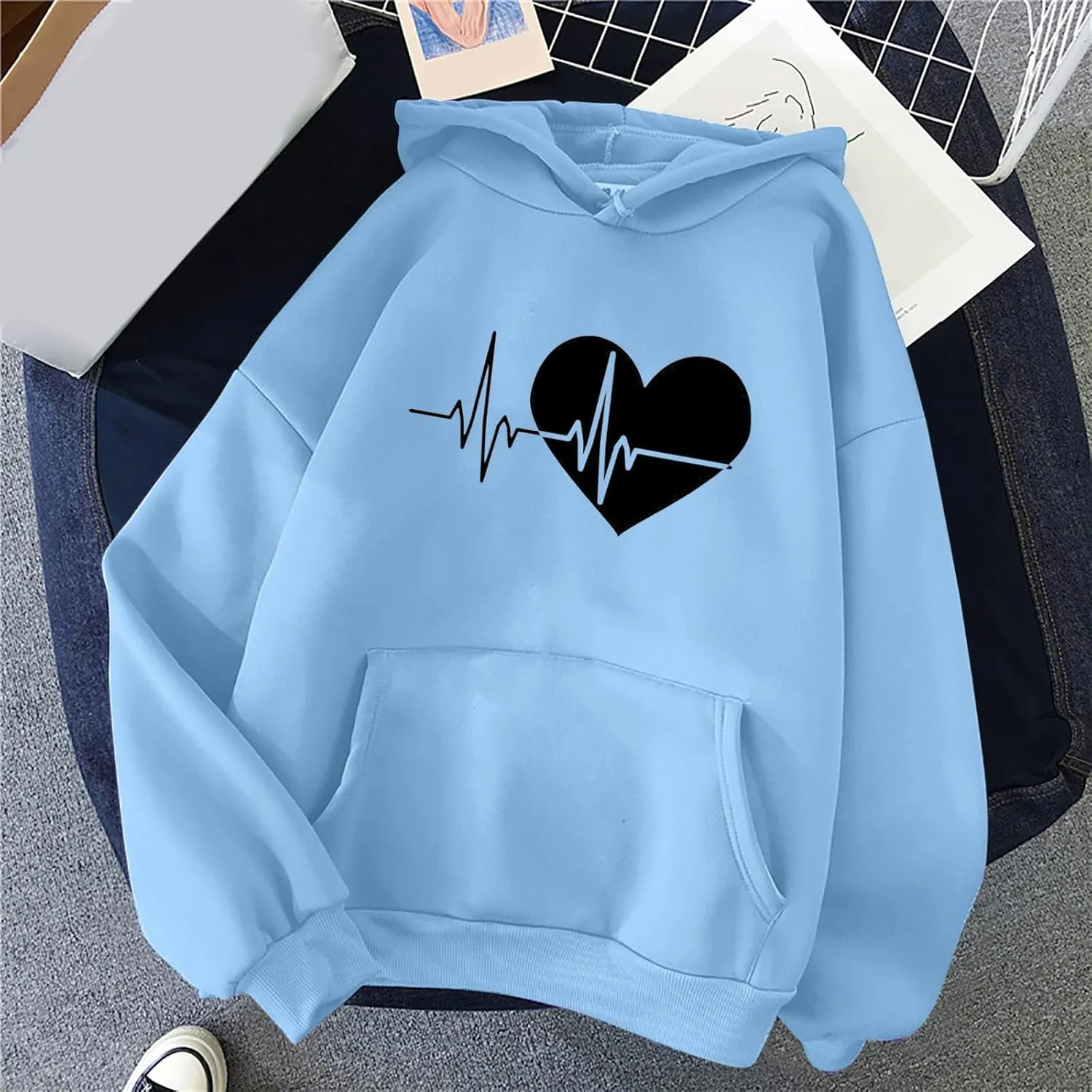 Women's Drawstring Hoodie Long Sleeve Heart Print Cute Pullovers Tops Trendy Kangaroo Pocket Casual Sweatshirt